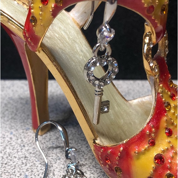 KEY earring with beautiful rhinestone hooks, NWOT - Picture 6 of 10